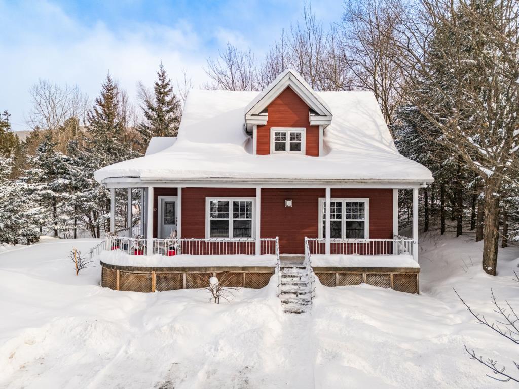 Chaleureux cottage situé dans un secteur idyllique des Cantons-de-l’Est
