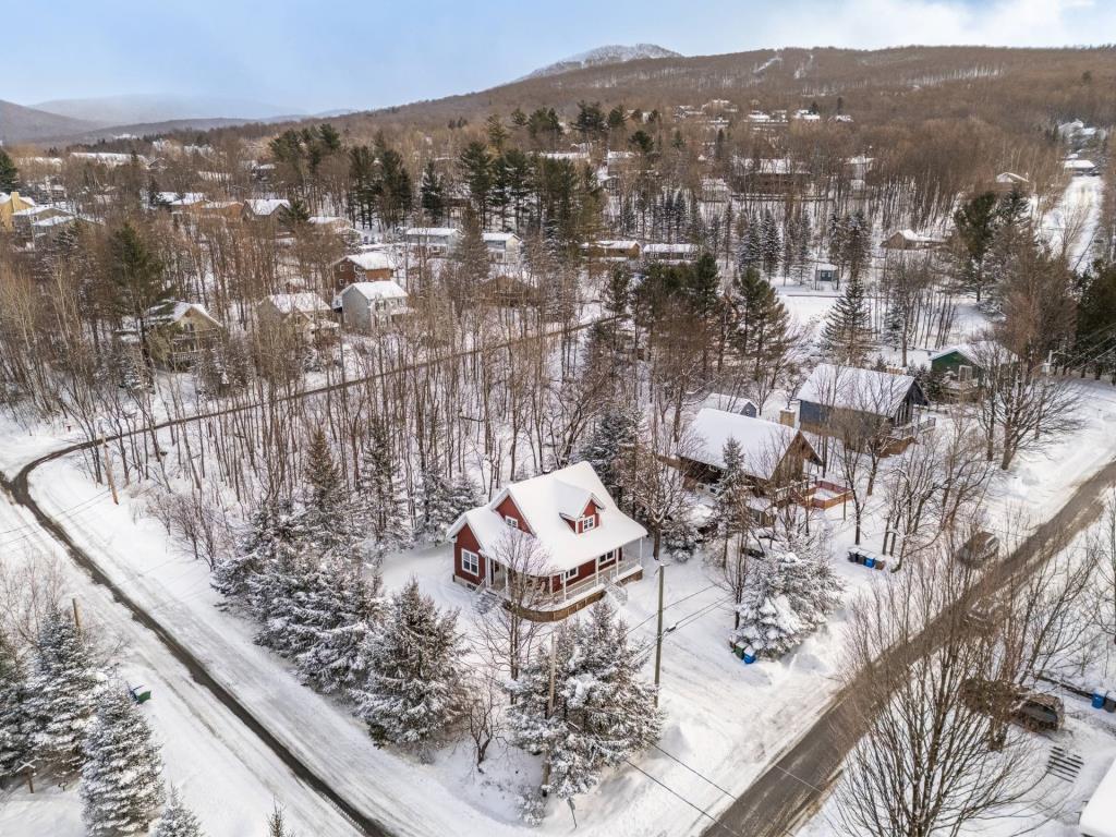 Chaleureux cottage situé dans un secteur idyllique des Cantons-de-l’Est