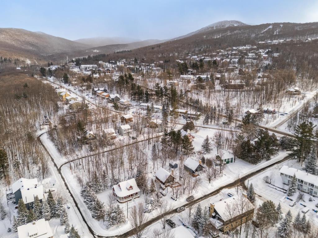 Chaleureux cottage situé dans un secteur idyllique des Cantons-de-l’Est
