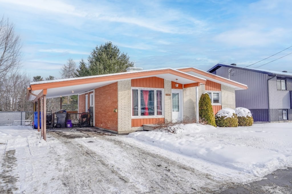 Coquette maison de 5 chambres à coucher, à vendre pour 249 000 $