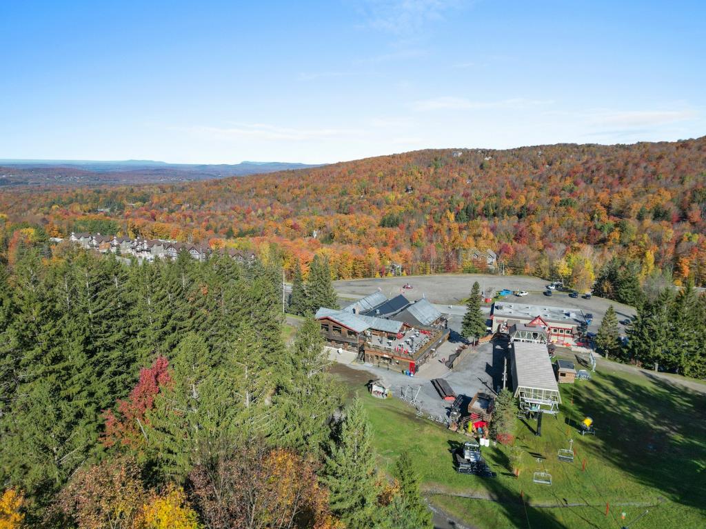 Vendu meublé! Refuge élégamment rénové avec vue imprenable sur la montagne