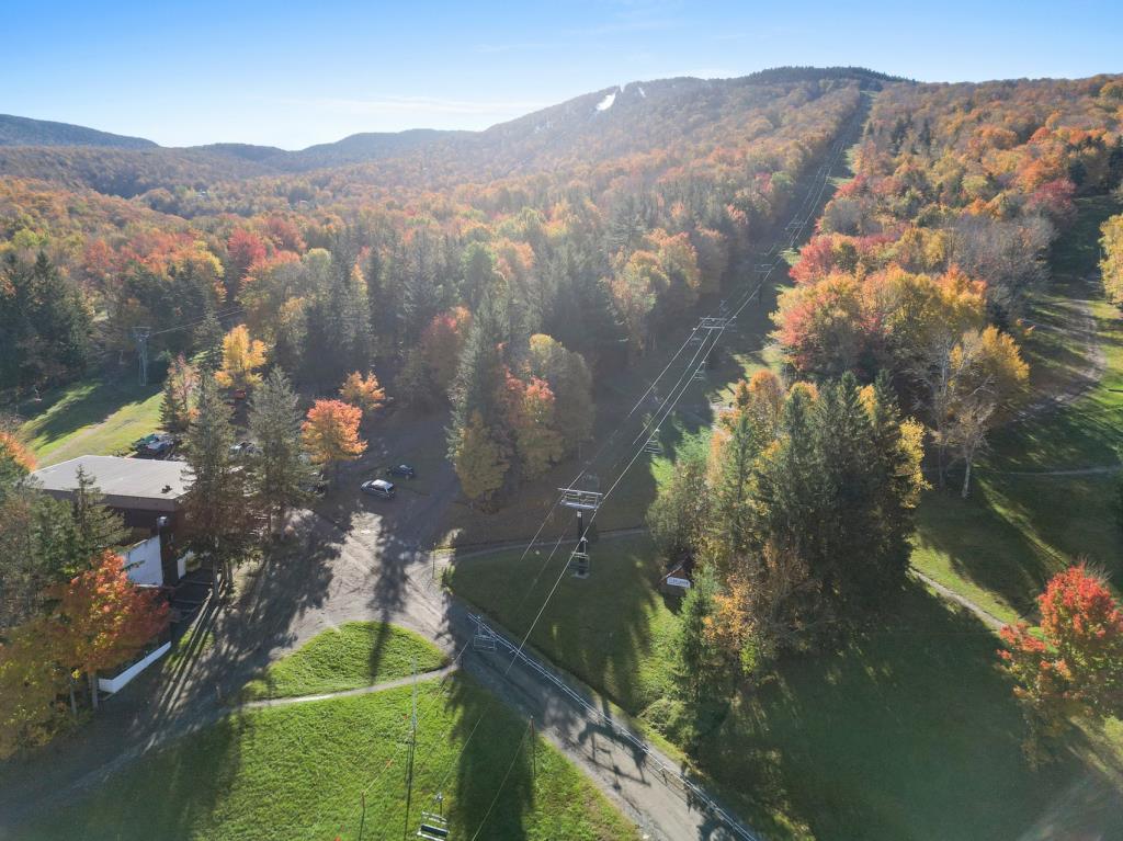 Vendu meublé! Refuge élégamment rénové avec vue imprenable sur la montagne