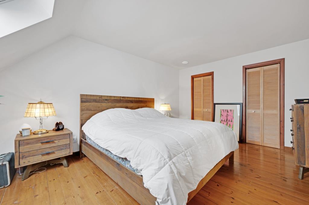 Maison au charme unique nichée dans un écrin boisé de 69 000 pi²