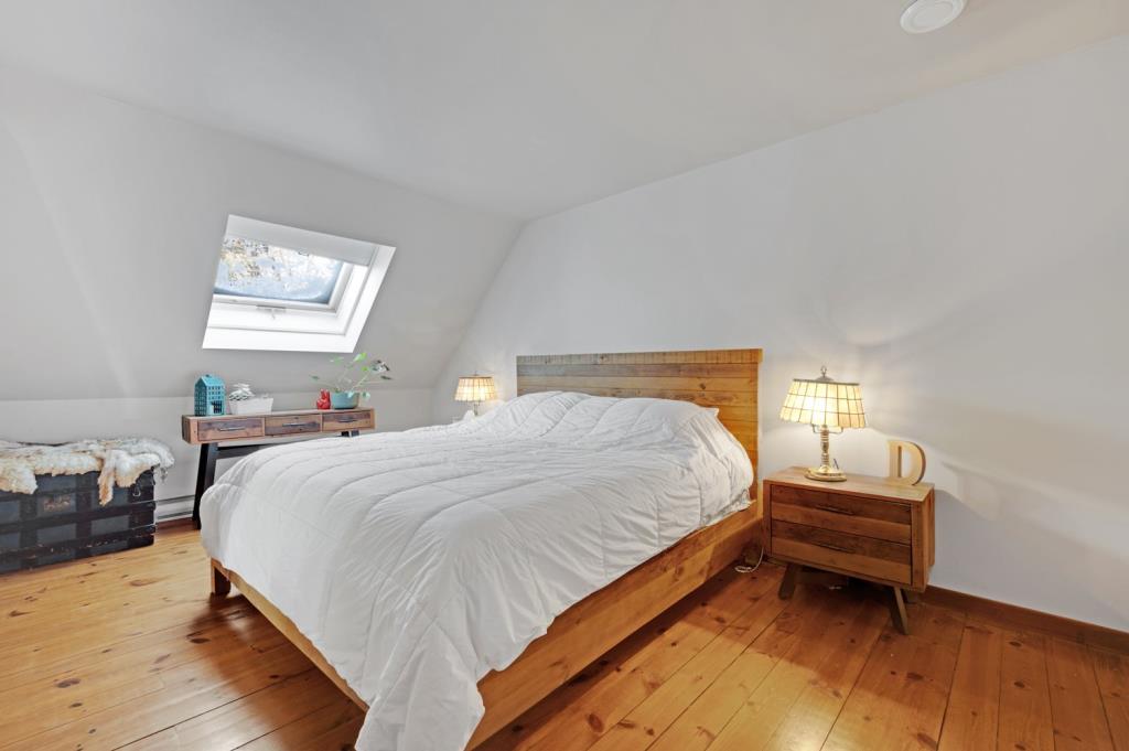 Maison au charme unique nichée dans un écrin boisé de 69 000 pi²