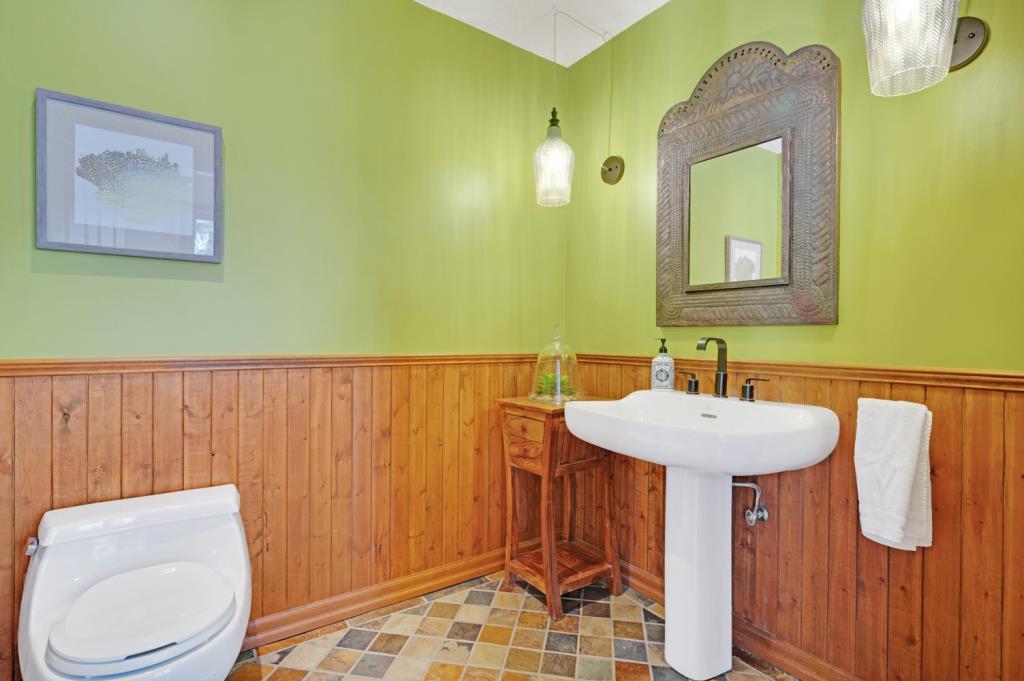 Maison au charme unique nichée dans un écrin boisé de 69 000 pi²