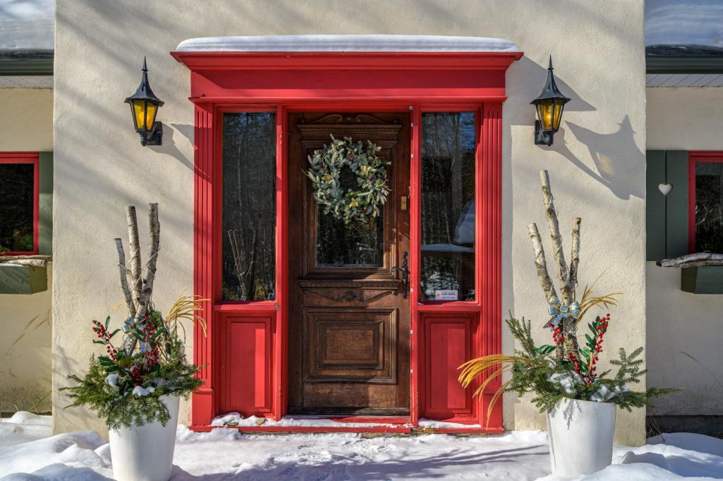 Maison au charme unique nichée dans un écrin boisé de 69 000 pi²