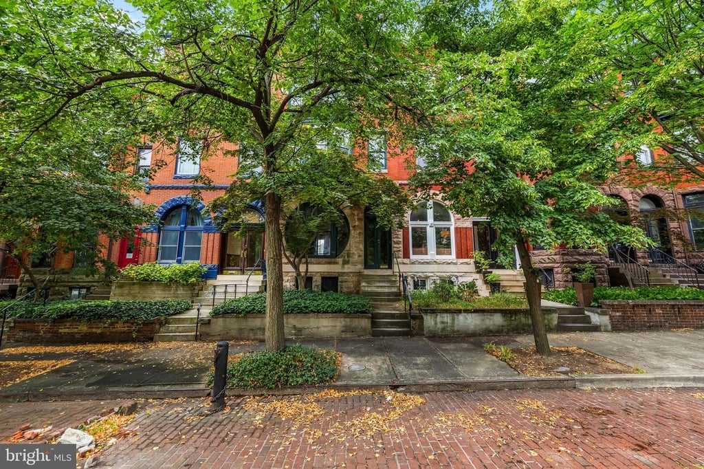 Unique maison victorienne de 1890 aux allures de manoir hanté