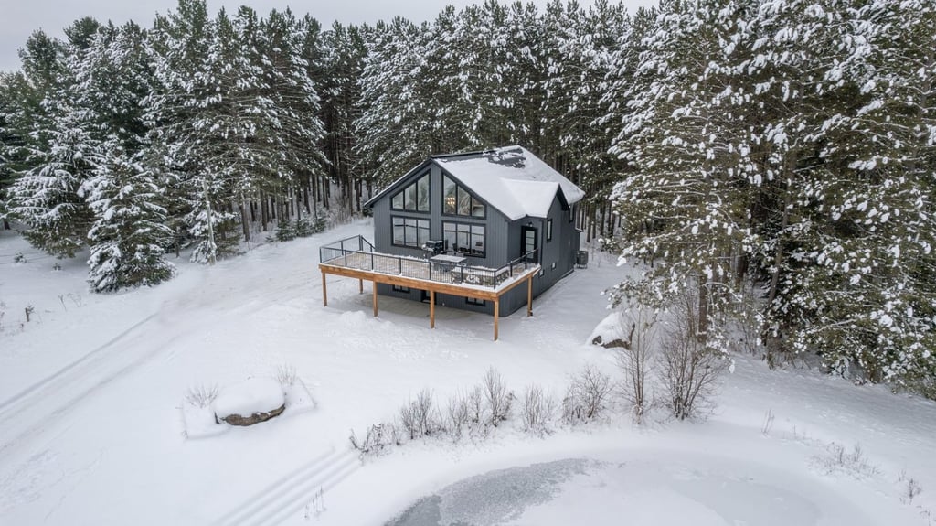 Vous rêvez de grands espaces? Découvrez ce domaine de 43 acres situé dans un secteur paisible