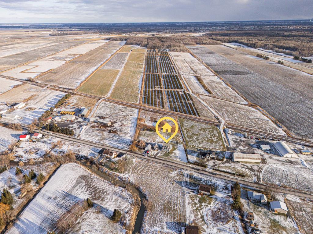 Ravissante demeure centenaire dans un paradis bucolique de 120 397 pi²