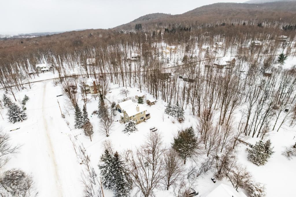 Maison chaleureuse comme tout située au pied de la montagne