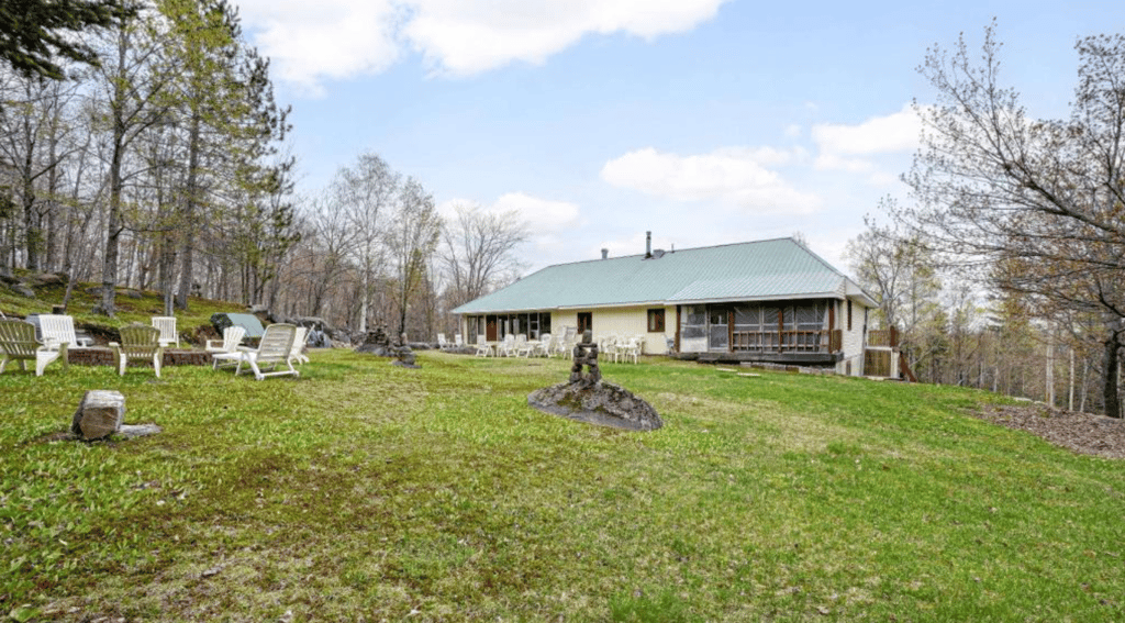 Grande résidence de 4 chambres au coeur de la forêt