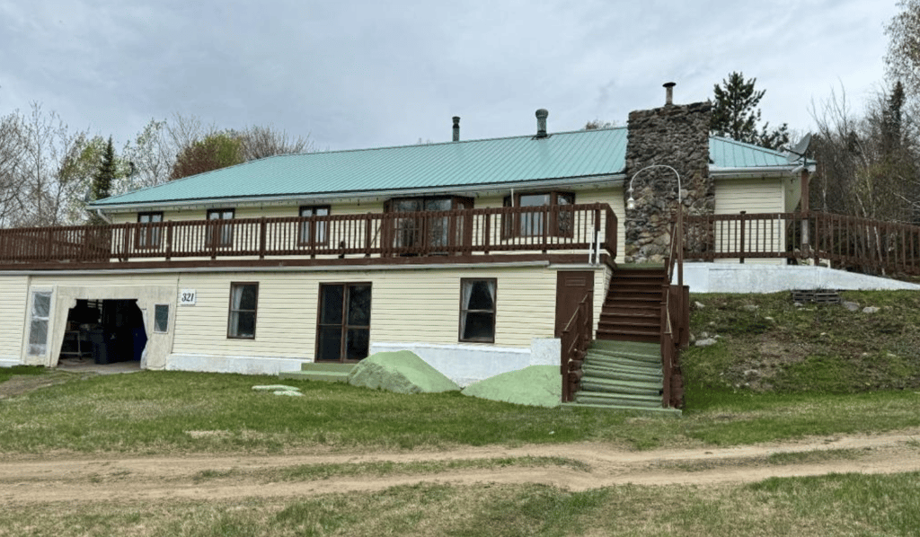 Grande résidence de 4 chambres au coeur de la forêt