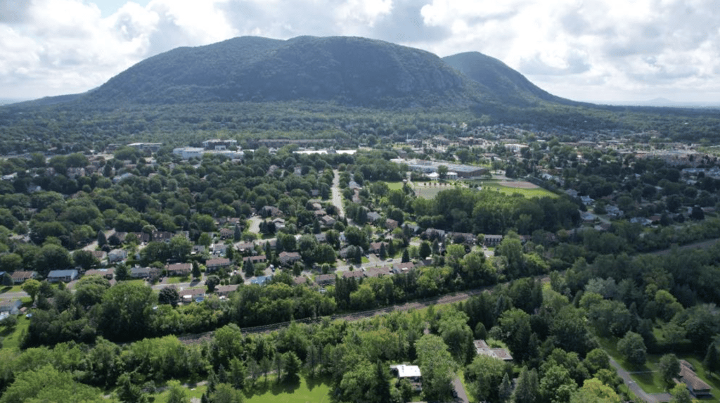 Grande maison unifamiliale dans un quartier intime et prisé