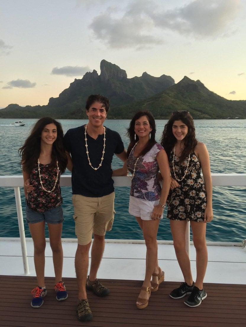 Elle parvient à persuader son mari de vivre à plein temps sur un bateau de croisière.