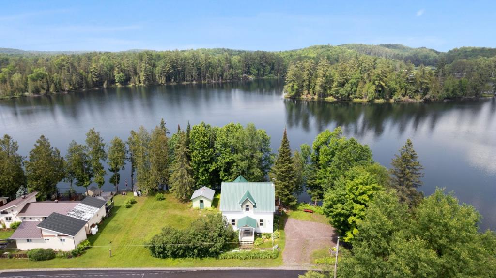 On vient de réduire de 60 000 $ cette mignonne centenaire riveraine