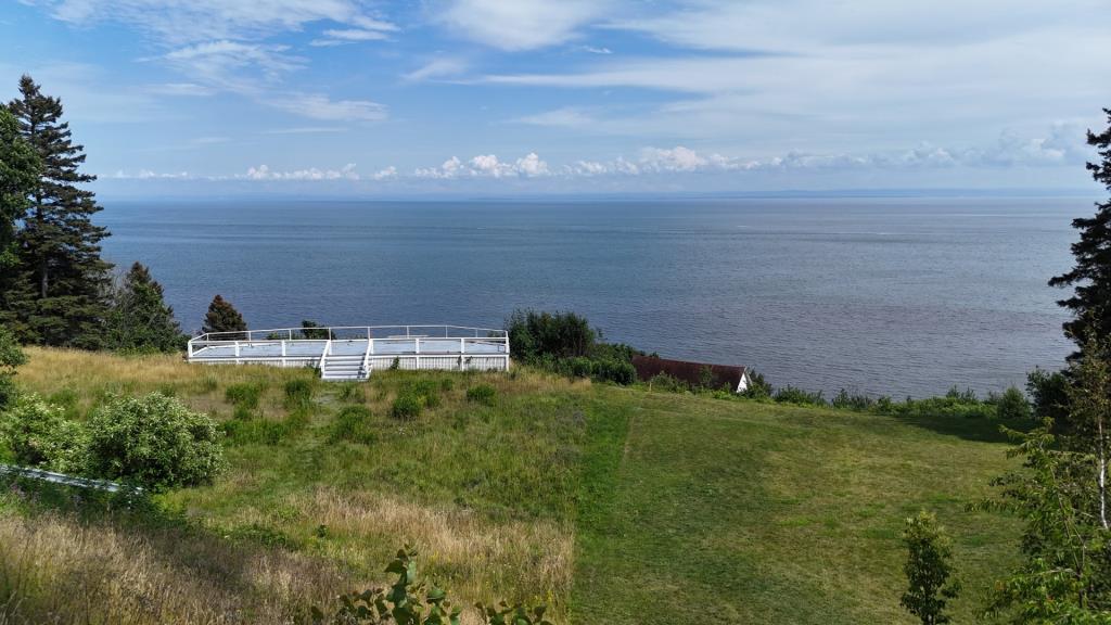 Rare beauté centenaire au cachet d'antan avec vue panoramique sur le fleuve