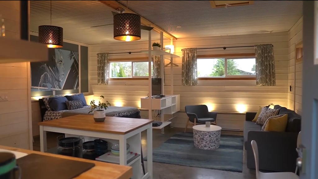 Impressionnante transformation d’un vieux garage en magnifique location Airbnb