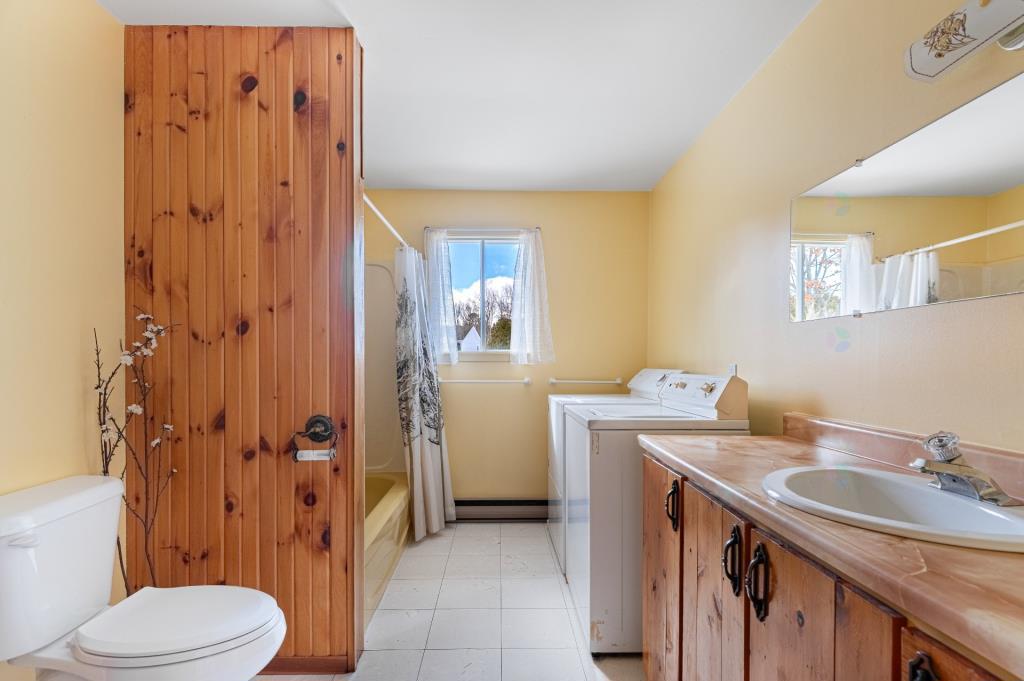 Charmant plain-pied meublé à 375 000 $ tout près de la montagne et des pistes de ski