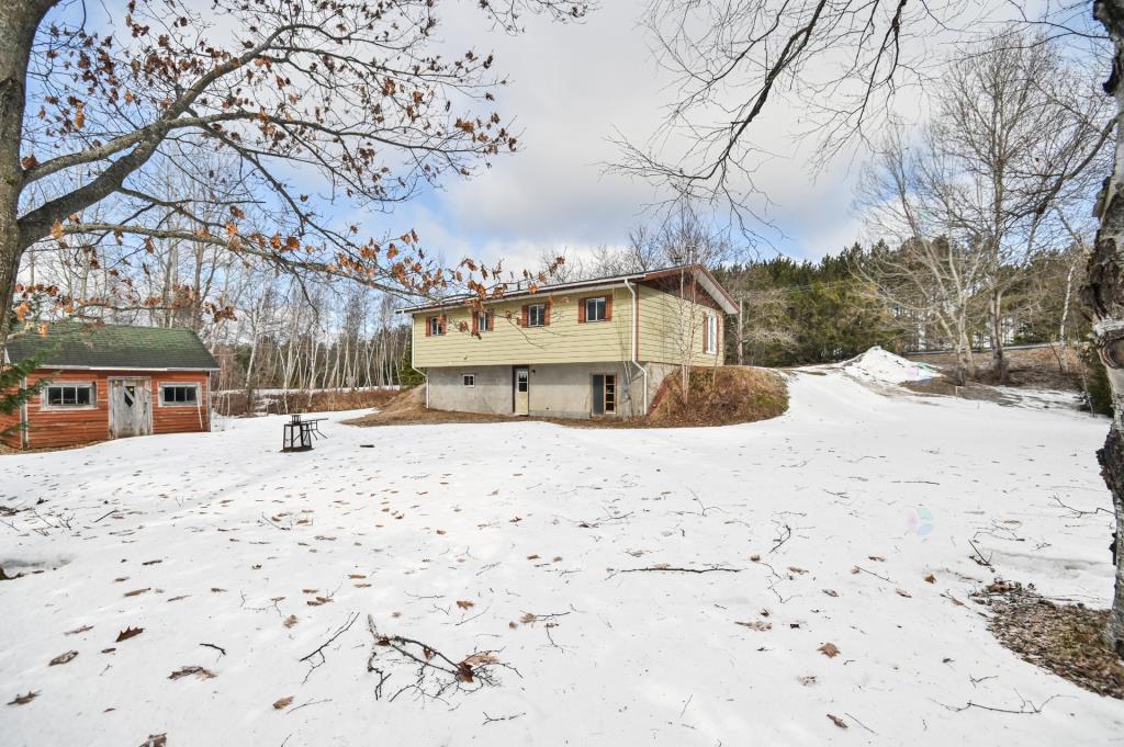 Charmant plain-pied meublé à 375 000 $ tout près de la montagne et des pistes de ski
