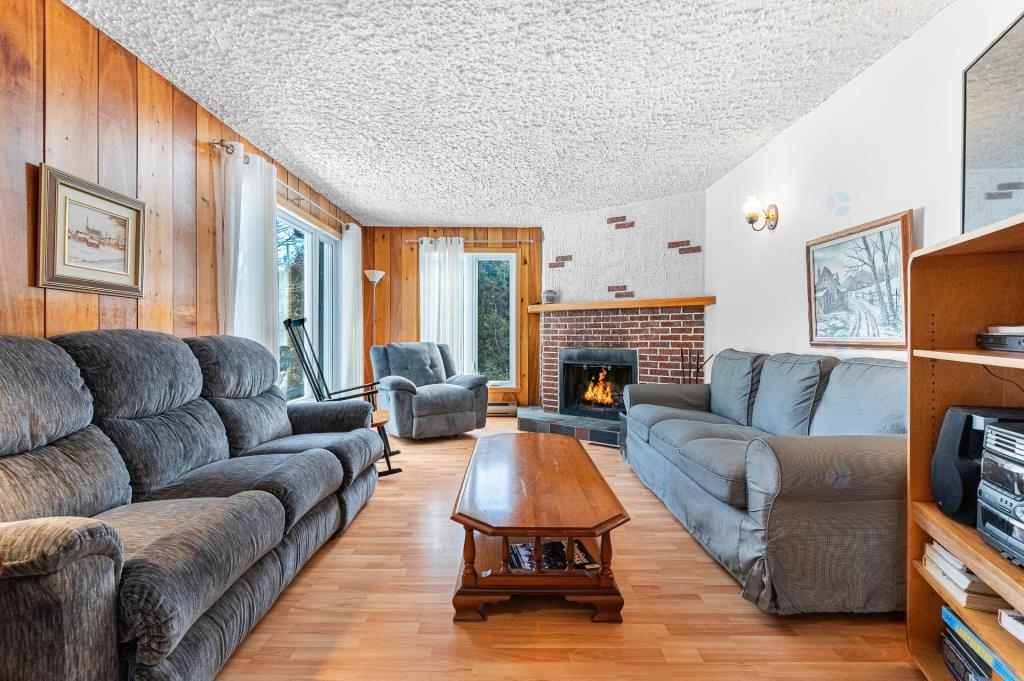 Charmant plain-pied meublé à 375 000 $ tout près de la montagne et des pistes de ski