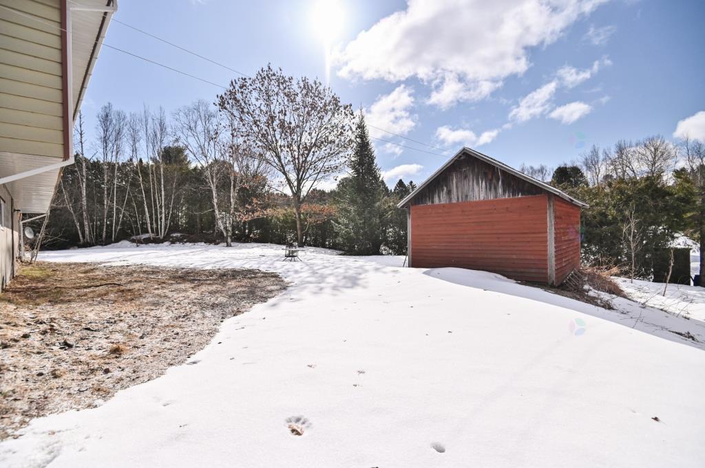 Charmant plain-pied meublé à 375 000 $ tout près de la montagne et des pistes de ski