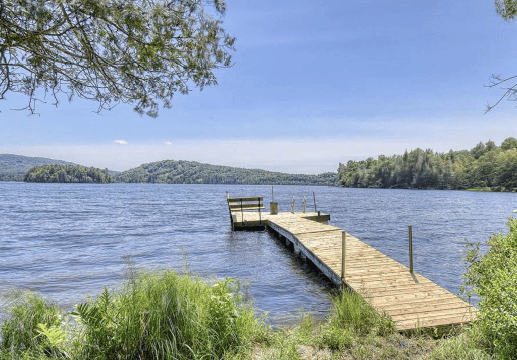 Luxueuse et imposante maison à Mont-Tremblant avec accès au lac