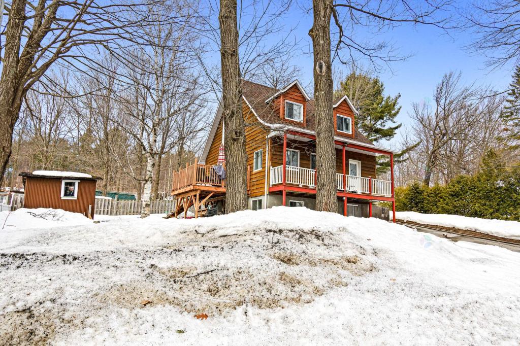 Chaleureuse maison à 375 000 $, pour une vie paisible à 40 mins de Montréal