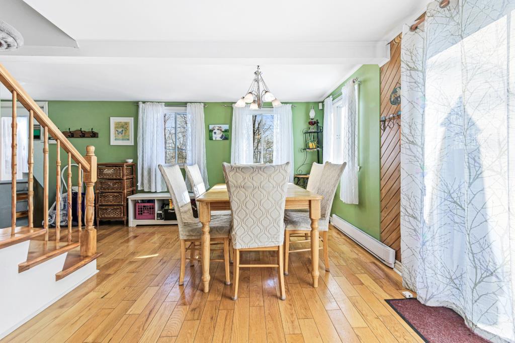 Chaleureuse maison à 375 000 $, pour une vie paisible à 40 mins de Montréal
