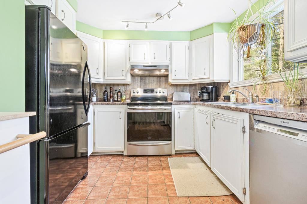 Chaleureuse maison à 375 000 $, pour une vie paisible à 40 mins de Montréal