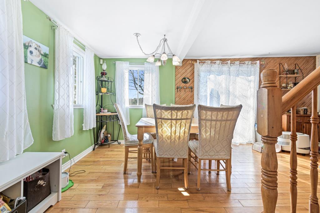 Chaleureuse maison à 375 000 $, pour une vie paisible à 40 mins de Montréal