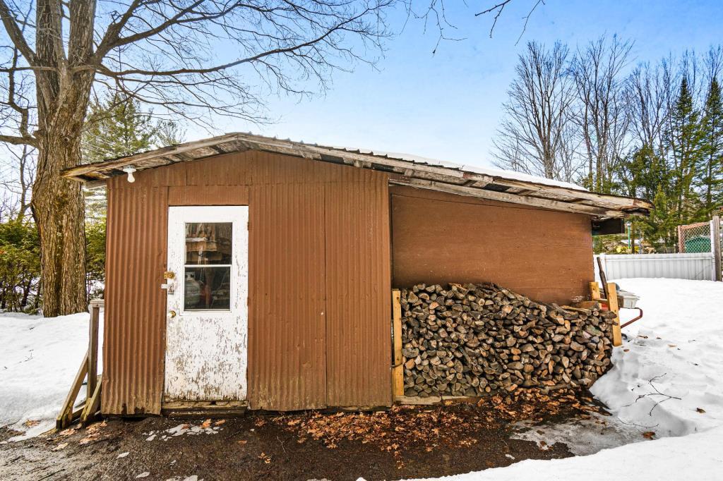 Chaleureuse maison à 375 000 $, pour une vie paisible à 40 mins de Montréal