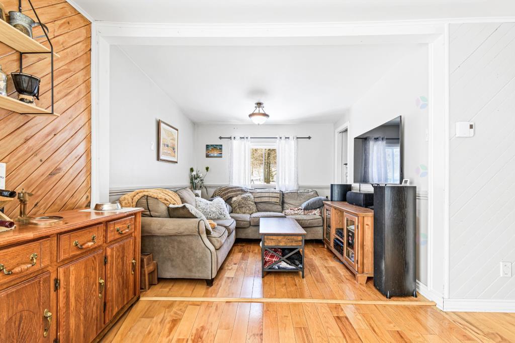 Chaleureuse maison à 375 000 $, pour une vie paisible à 40 mins de Montréal