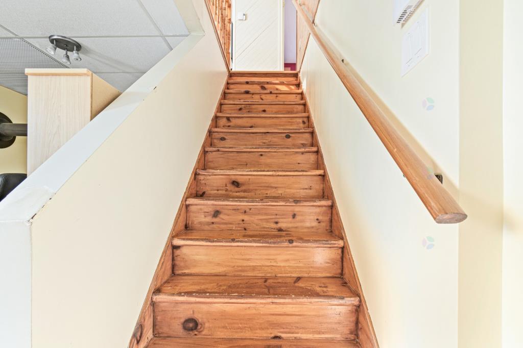 Chaleureuse maison à 375 000 $, pour une vie paisible à 40 mins de Montréal