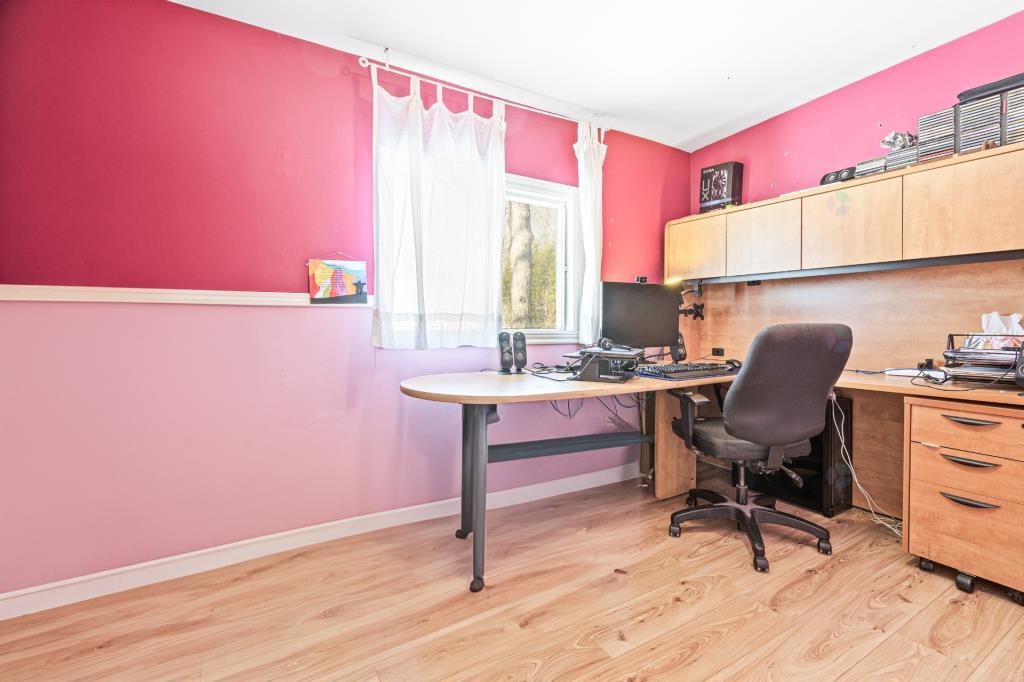 Chaleureuse maison à 375 000 $, pour une vie paisible à 40 mins de Montréal