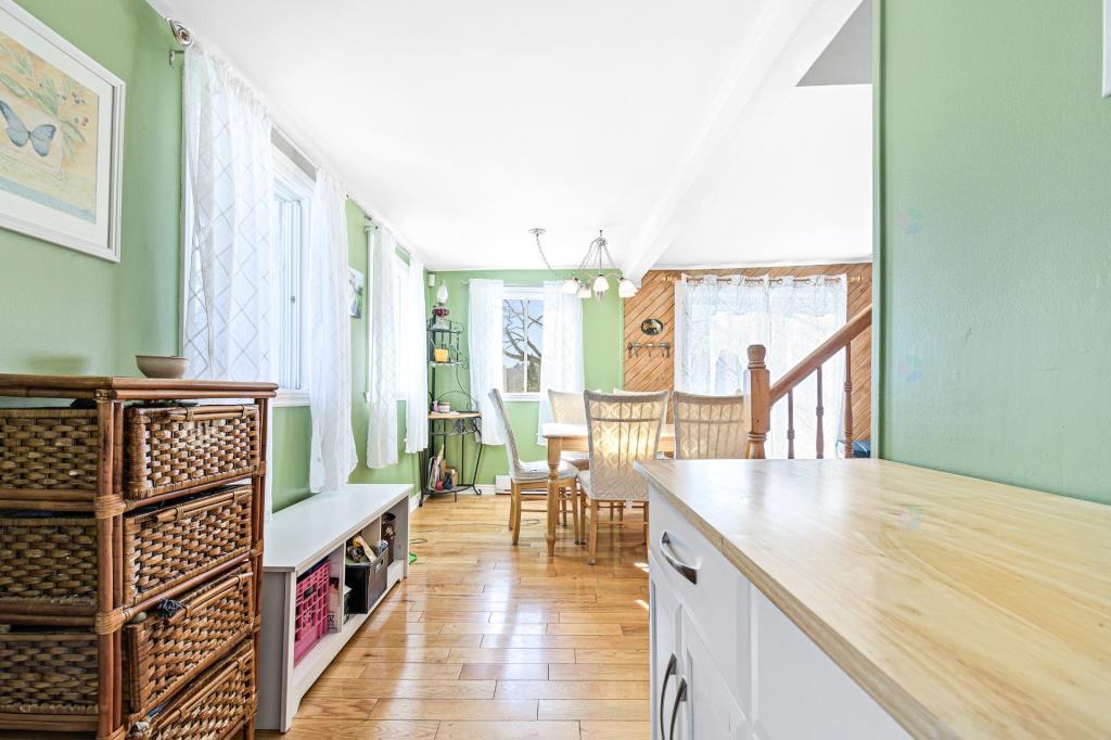 Chaleureuse maison à 375 000 $, pour une vie paisible à 40 mins de Montréal