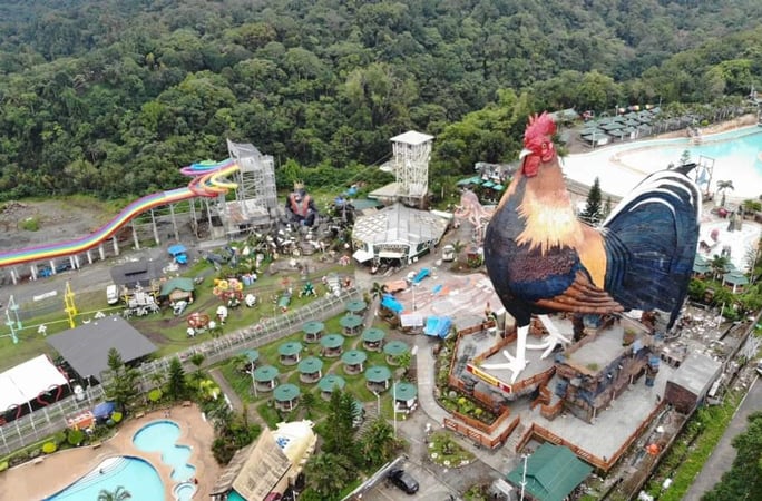 Cet hôtel original devient le plus grand bâtiment du monde en forme de coq