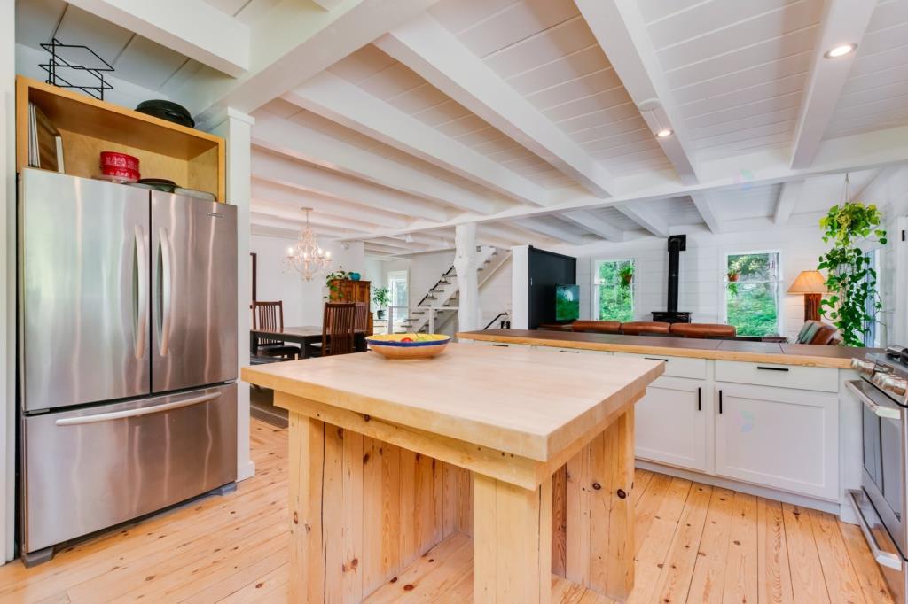 Coup de cœur extraordinaire pour cette séduisante maison au milieu des rochers et des arbres