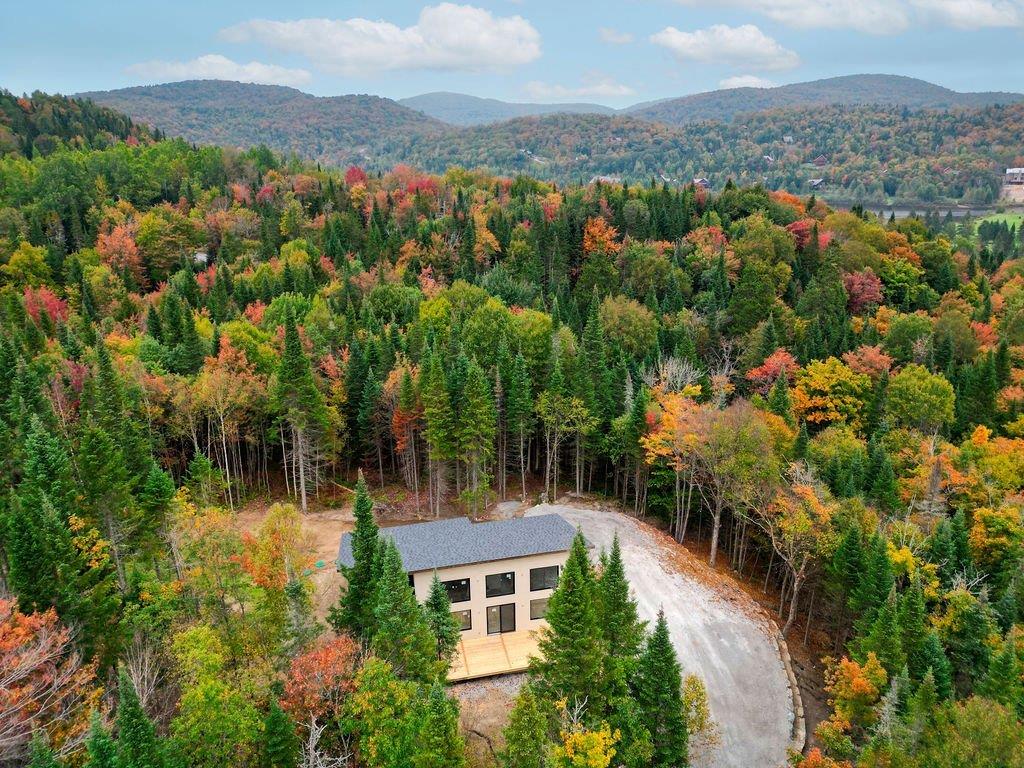 Vivez au rythme de la nature dans ce paradis boisé de près de 60 000 pi²