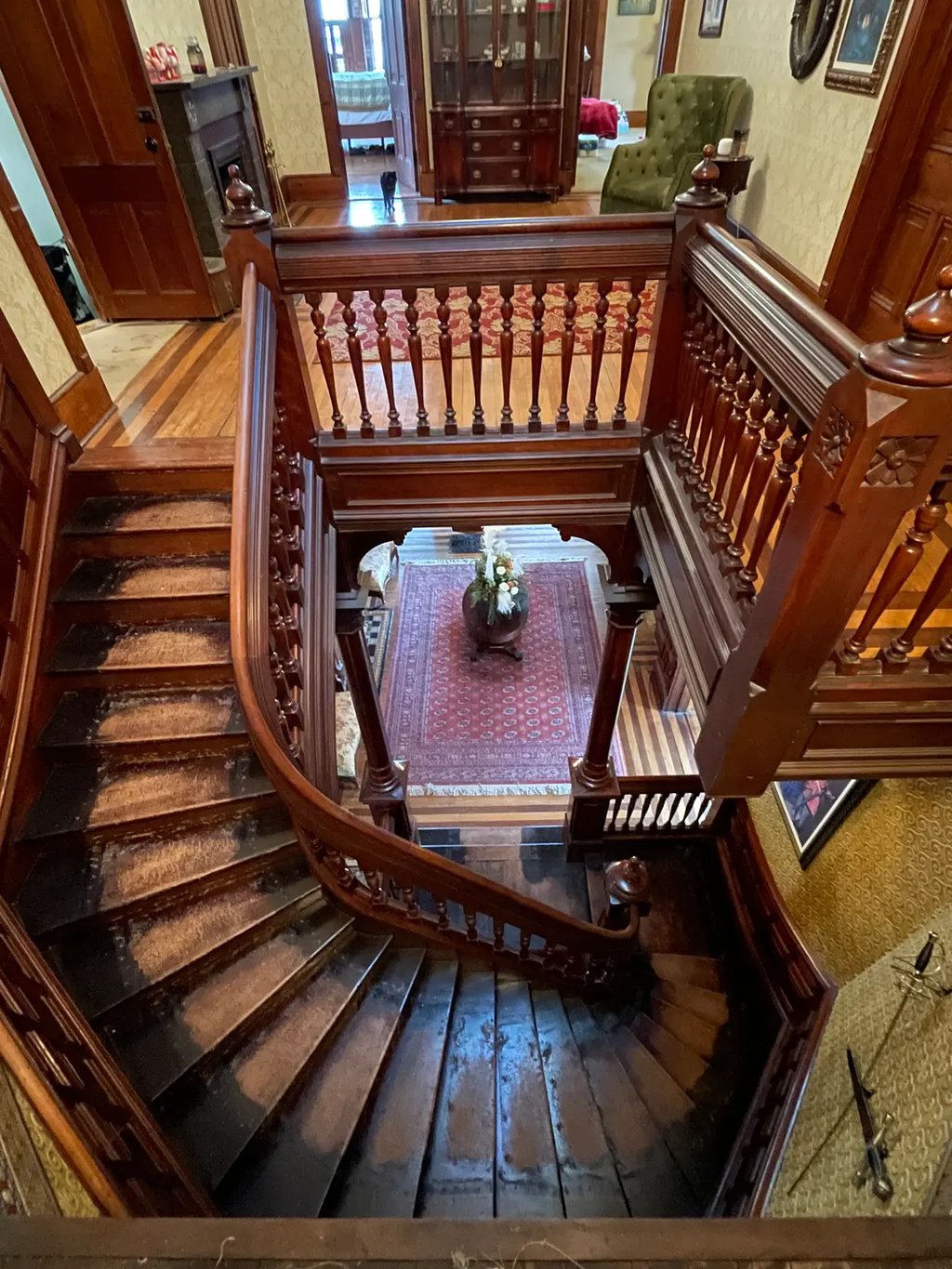 Ce couple achète une maison de 1885 et découvre ensuite plusieurs trésors à l’intérieur