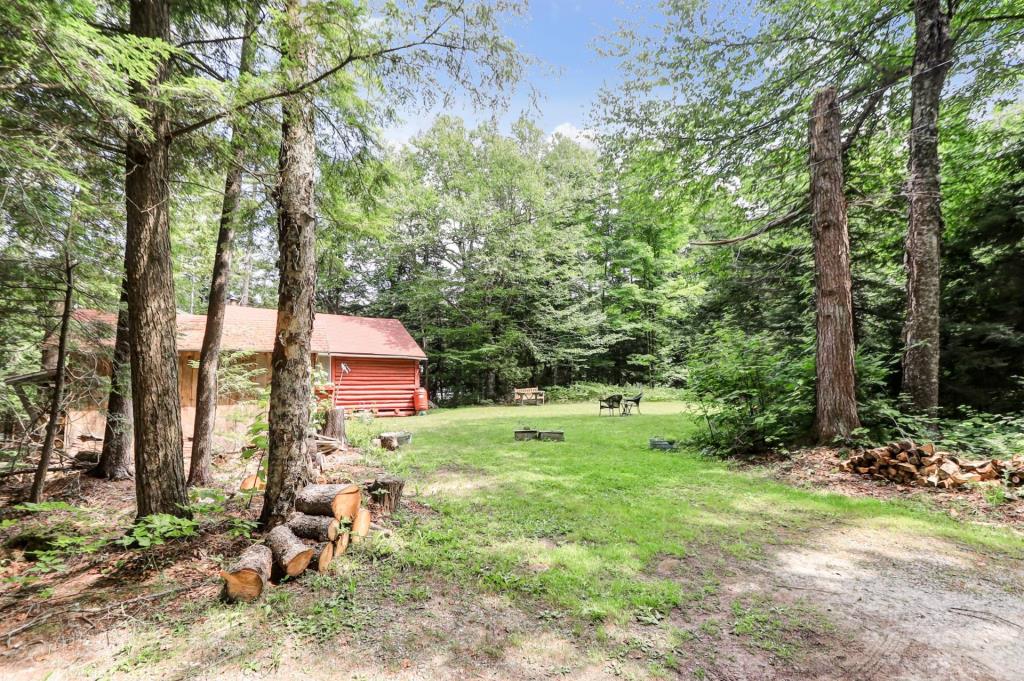 Charmant chalet en rondins sur la rive d'un lac paisible à 1 heure de Montréal