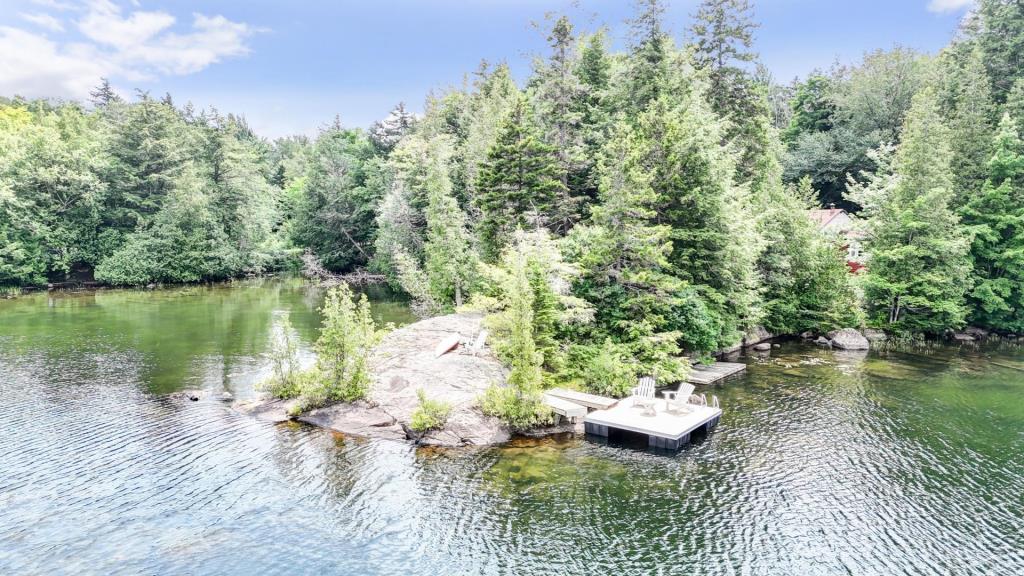 Charmant chalet en rondins sur la rive d'un lac paisible à 1 heure de Montréal