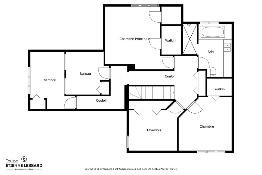 Un grand terrain intime de plus de 60 000 pi², un intérieur ravissant et plus encore