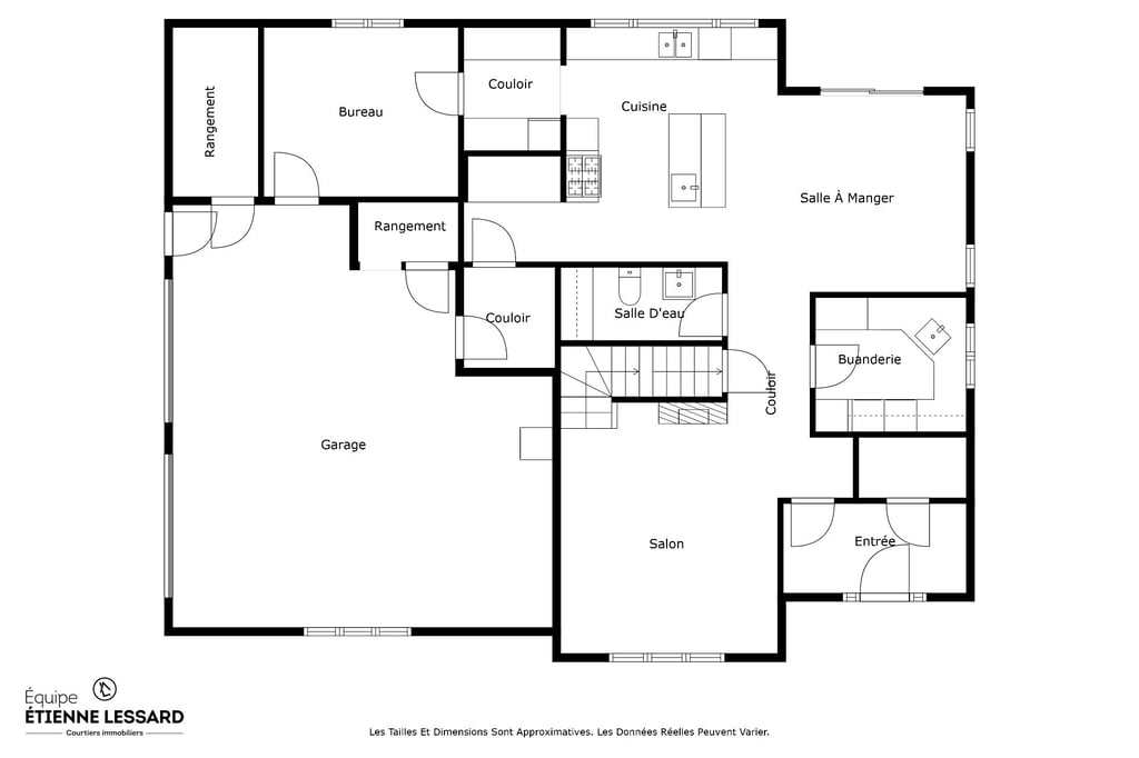 Un grand terrain intime de plus de 60 000 pi², un intérieur ravissant et plus encore