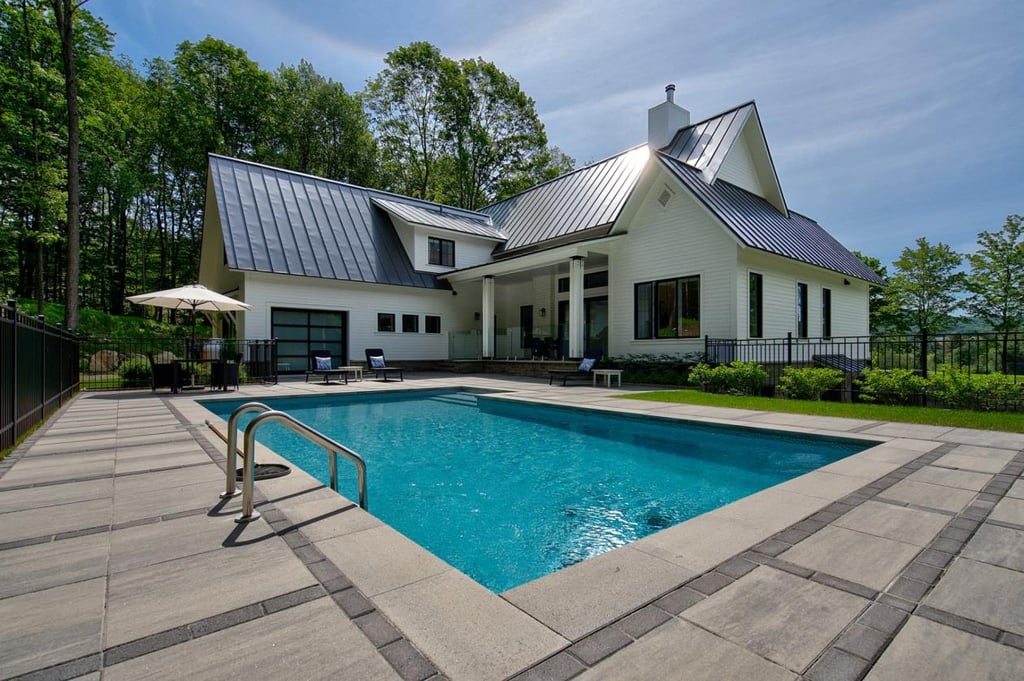 Magnifique farmhouse de Bromont sise sur un domaine de plus de 370 000 pi²