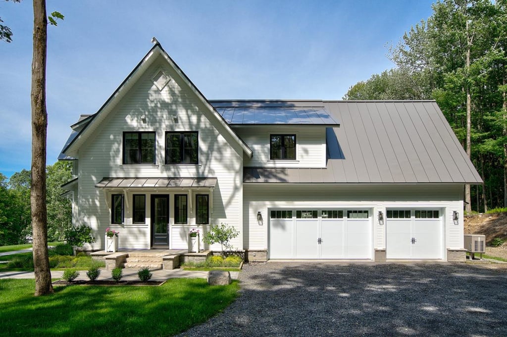 Magnifique farmhouse de Bromont sise sur un domaine de plus de 370 000 pi²