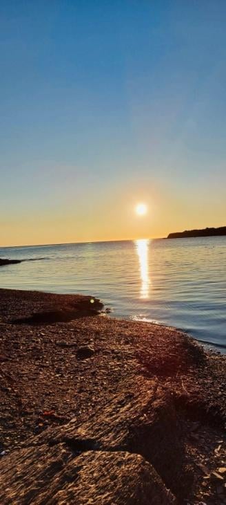 Profitez d’une vue panoramique sur la mer et d’un accès à la plage