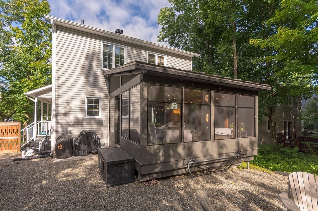 Impeccable cottage situé dans un secteur recherché de Sutton