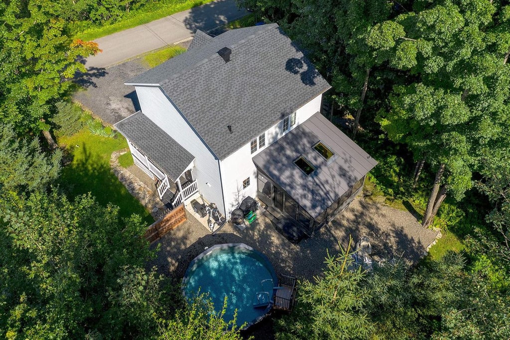 Impeccable cottage situé dans un secteur recherché de Sutton