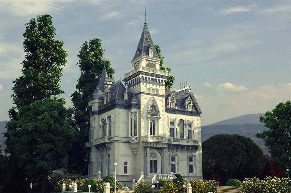 L’étrange histoire d’un village de petits châteaux abandonnés 