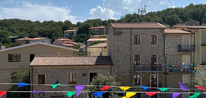 Le village italien d’Ollolai propose des maisons à 1 $ aux Américains qui souhaitent quitter les États-Unis après la victoire électorale de Donald Trump